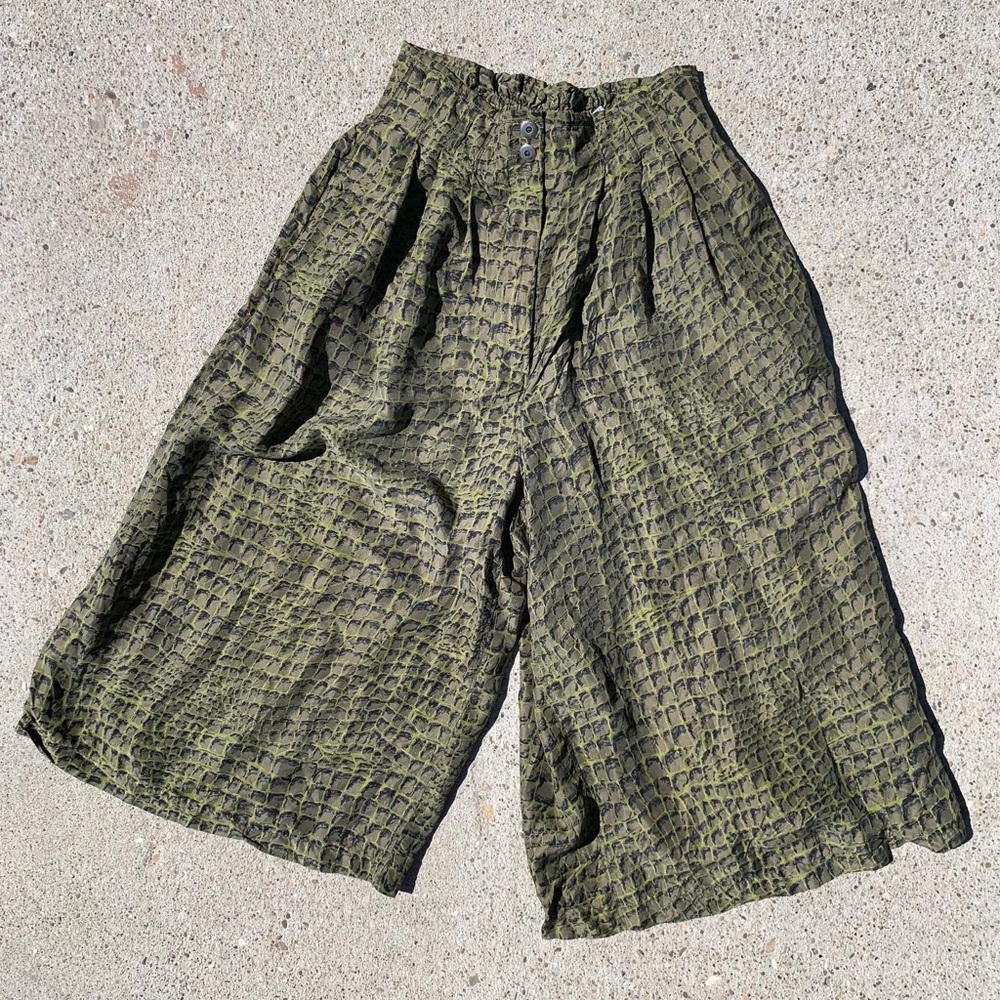 Amazing Diane Gilman green reptile print draped silk crepe gaucho shorts
